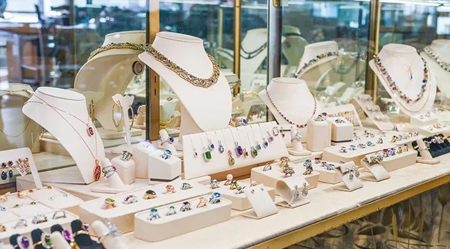 Jewelry Merchants / Luxury Goods Retailers